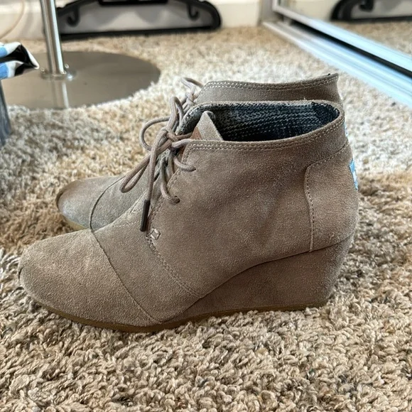 Desert Wedge Toms In Taupe Suede Size 7.5 - Picture 5 of 11